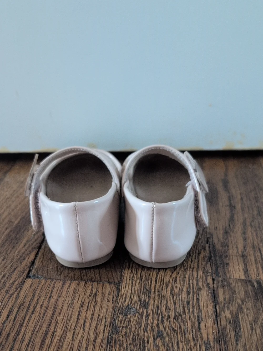 Girls' White Patent Velcro Mary Jane Shoes with Butterfly Accent Size 5